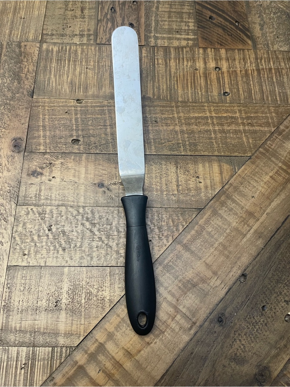 The Wilton 13-Inch Angled Icing Spatula